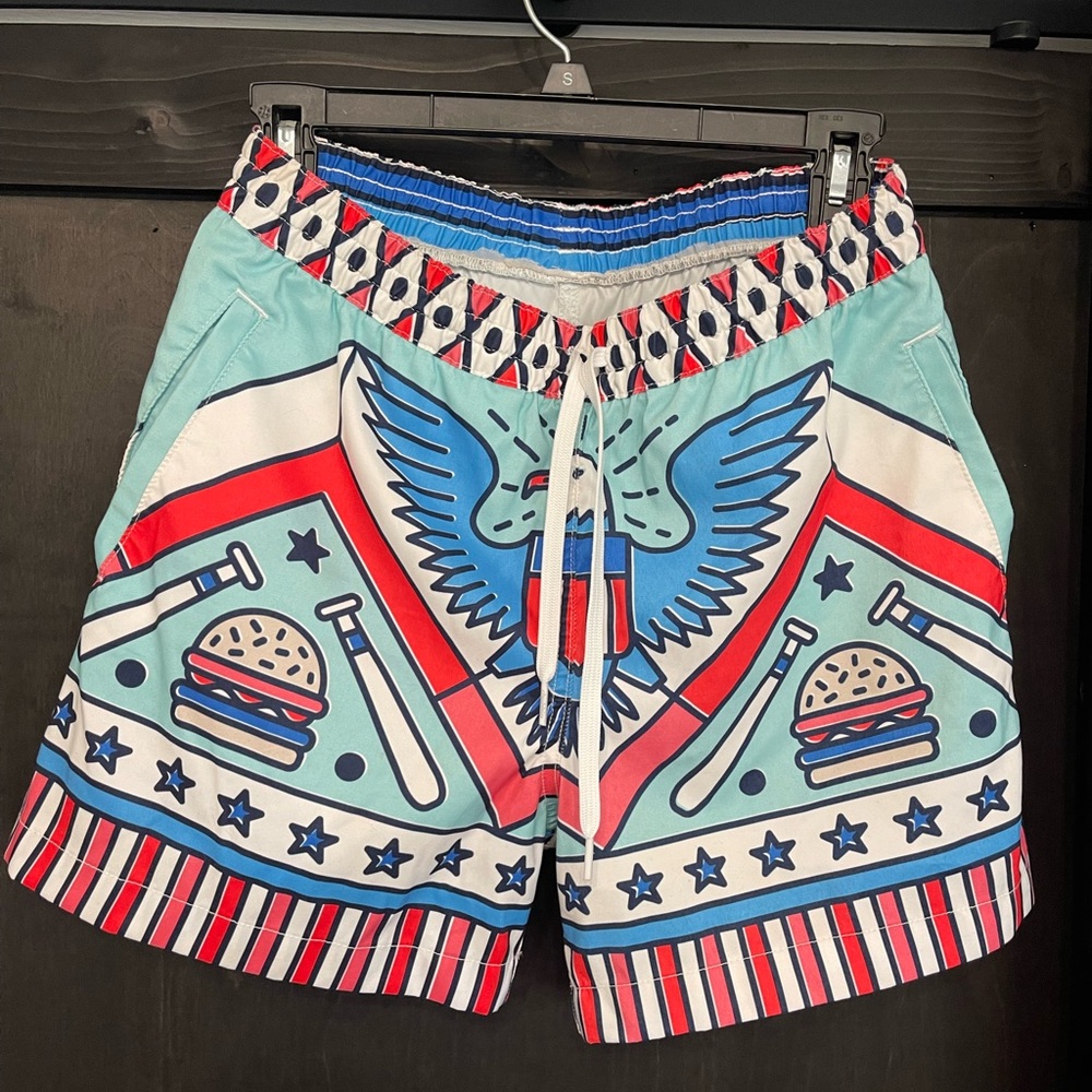 Men’s small chubby swim/board trunks. Liner free.